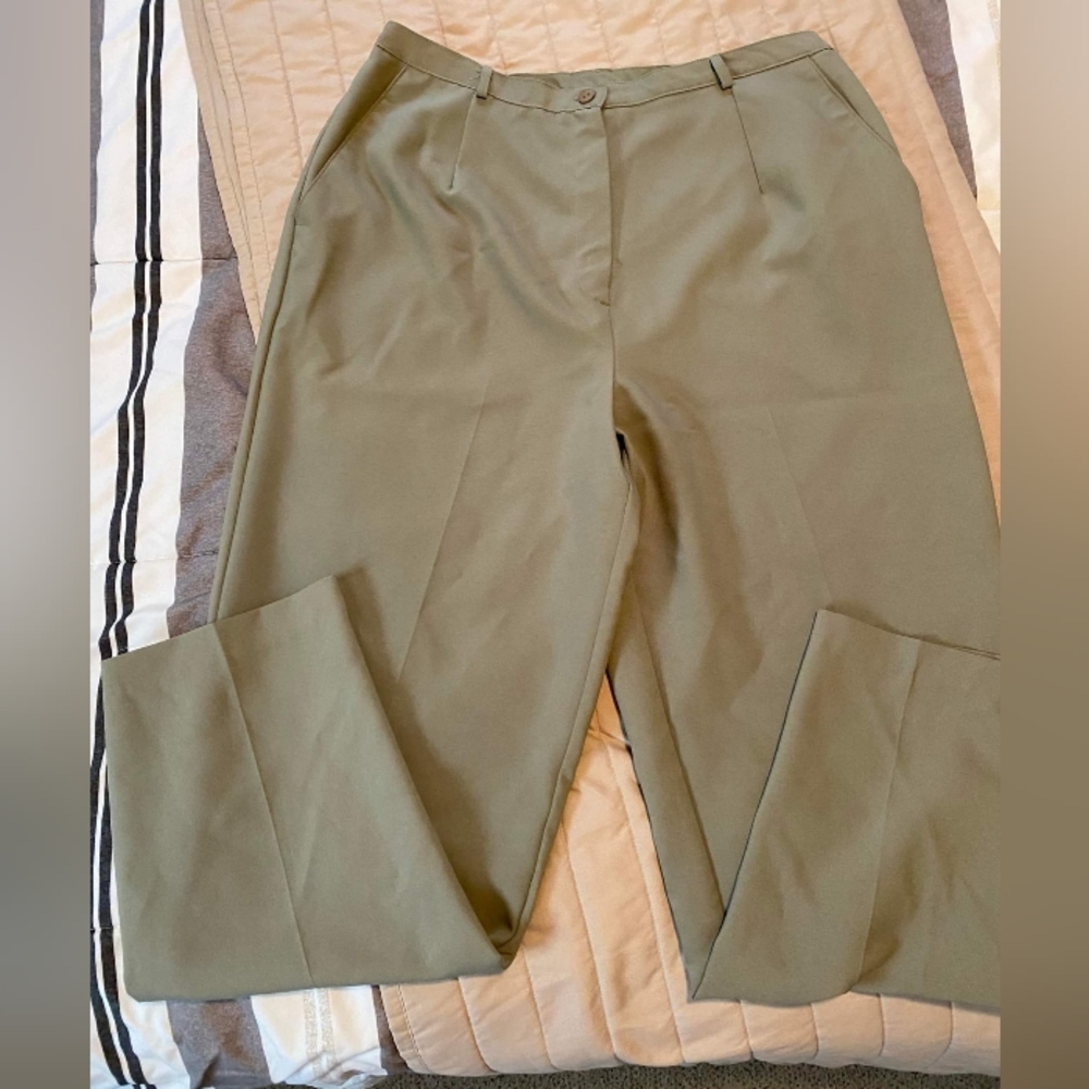 Kathie Lee Collection green dress pants size 18 Average